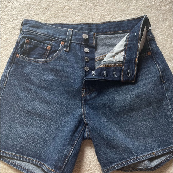NWT Levi's 501 Mid Thigh Women's Denim Shorts Size 28 - Picture 4 of 10